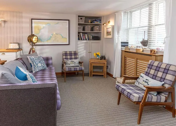East Pier View- Stunning Shorefront Home
